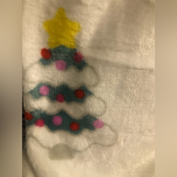 NWT Sanrio Hello Kitty Christmas Plush Throw Blanket - Picture 5 of 6